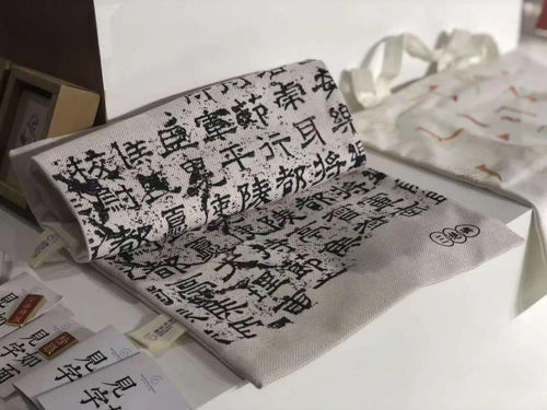漯河海樂文創(chuàng)產(chǎn)品亮相第七屆中原（鶴壁）文化產(chǎn)業(yè)博覽交易會，文化經(jīng)紀(jì)人服務(wù)助力產(chǎn)業(yè)發(fā)展